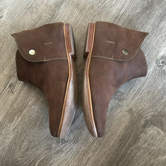 LA Zapateria Handmade Brown Snap Button Leather Booties - Picture 6 of 13